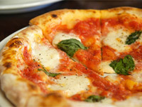 Comment servir une pizza napolitaine