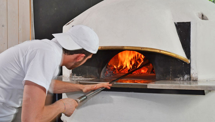 Que peut-on vraiment cuire dans un four à pizza ?