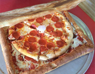 Une boîte à pizza en... pâte à pizza !