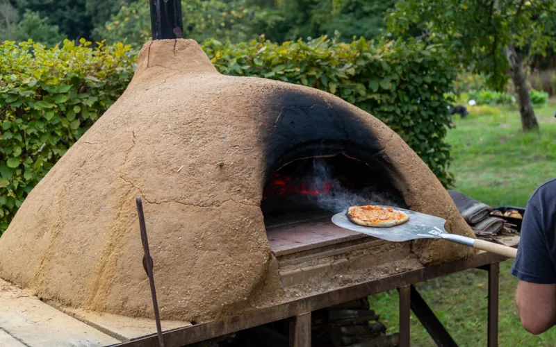 Un four à pizza dans le jardin&nbsp;: en avez-vous vraiment le droit&nbsp;?