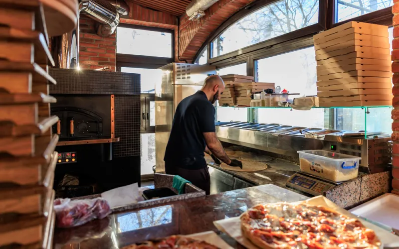 Ouvrir sa pizzeria : le matériel à prévoir avant l