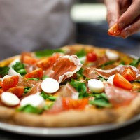 Comment améliorer sa pizza surgelée facilement