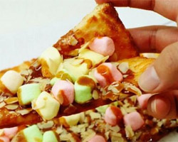 Japon : une pizza au caramel et marshmallow