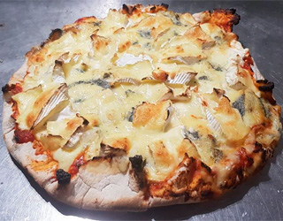 Un Lyonnais explose le record de fromages sur une pizza ! 