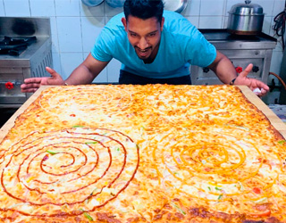 En Inde, une pizzéria lance un défi avec une pizza de 86cm