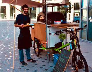 A Lille, ce pizzaiolo écolo fait des pizzas sur son vélo