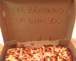 Il largue sa fiancée avec une pizza